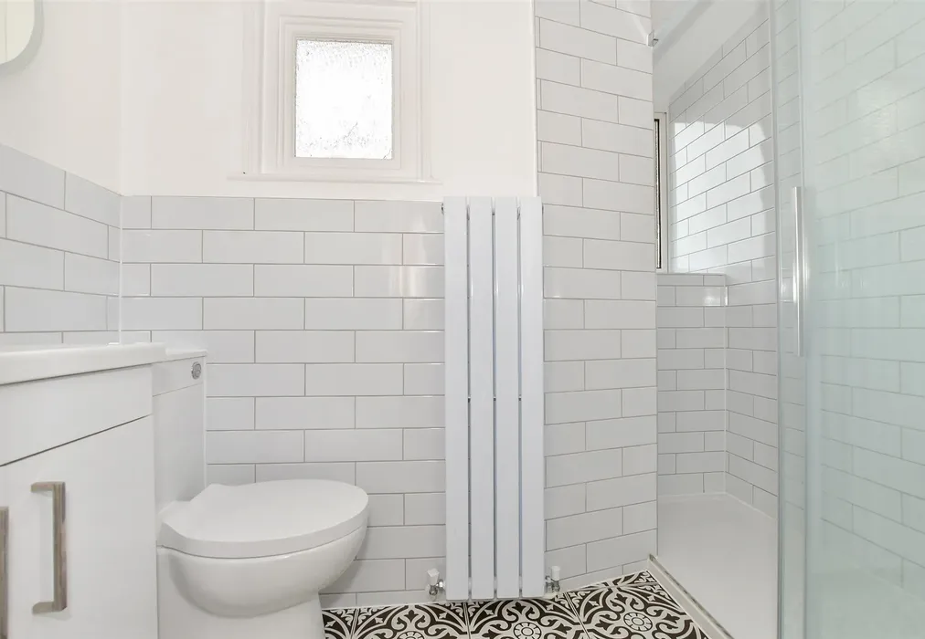 Shower Room - Victoria Road, Deal, Kent - Wards of Kent
