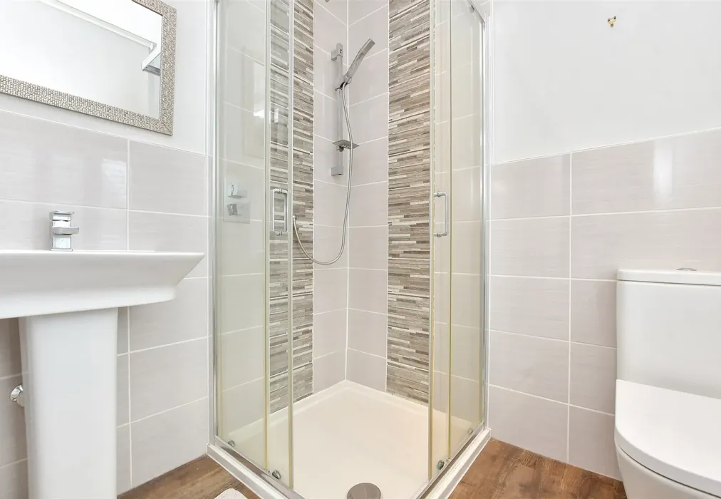 En-Suite - St. Peter's Road, Broadstairs, Kent - Wards of Kent