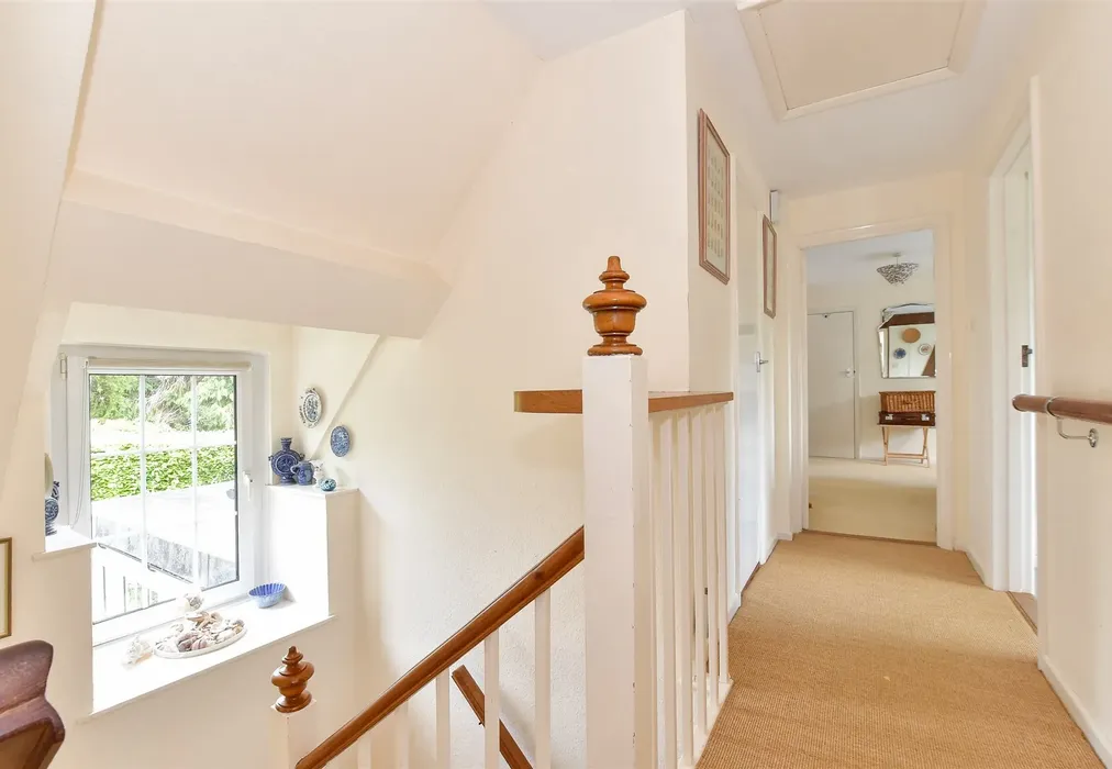 Internal Lifestyle Photograph - Halletts Shute, Norton, Yarmouth, Isle of Wight - Wards of Kent