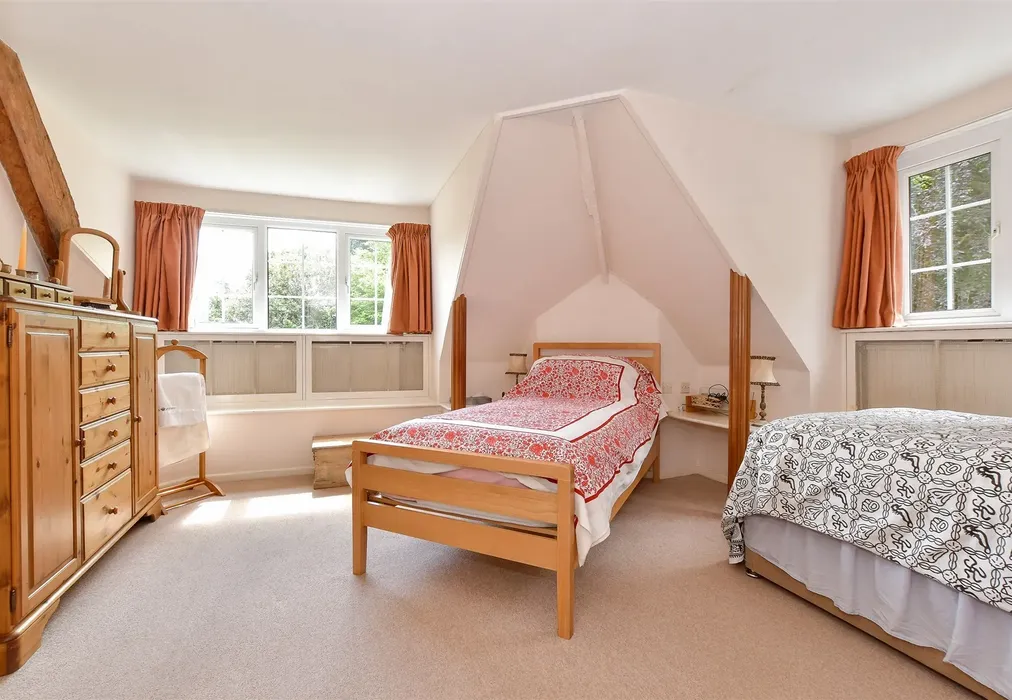 Bedroom 2 - Halletts Shute, Norton, Yarmouth, Isle of Wight - Wards of Kent