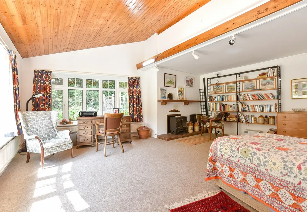 Bedroom 3 - Halletts Shute, Norton, Yarmouth, Isle of Wight - Wards of Kent