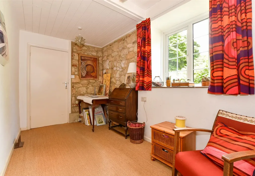 Study - Halletts Shute, Norton, Yarmouth, Isle of Wight - Wards of Kent
