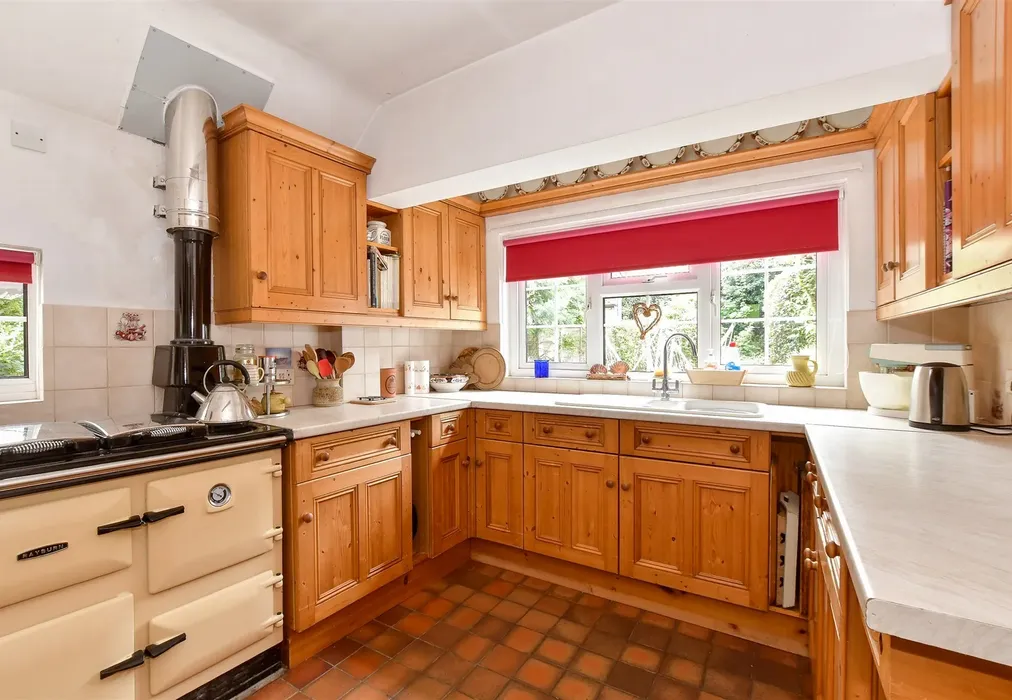 Kitchen - Halletts Shute, Norton, Yarmouth, Isle of Wight - Wards of Kent