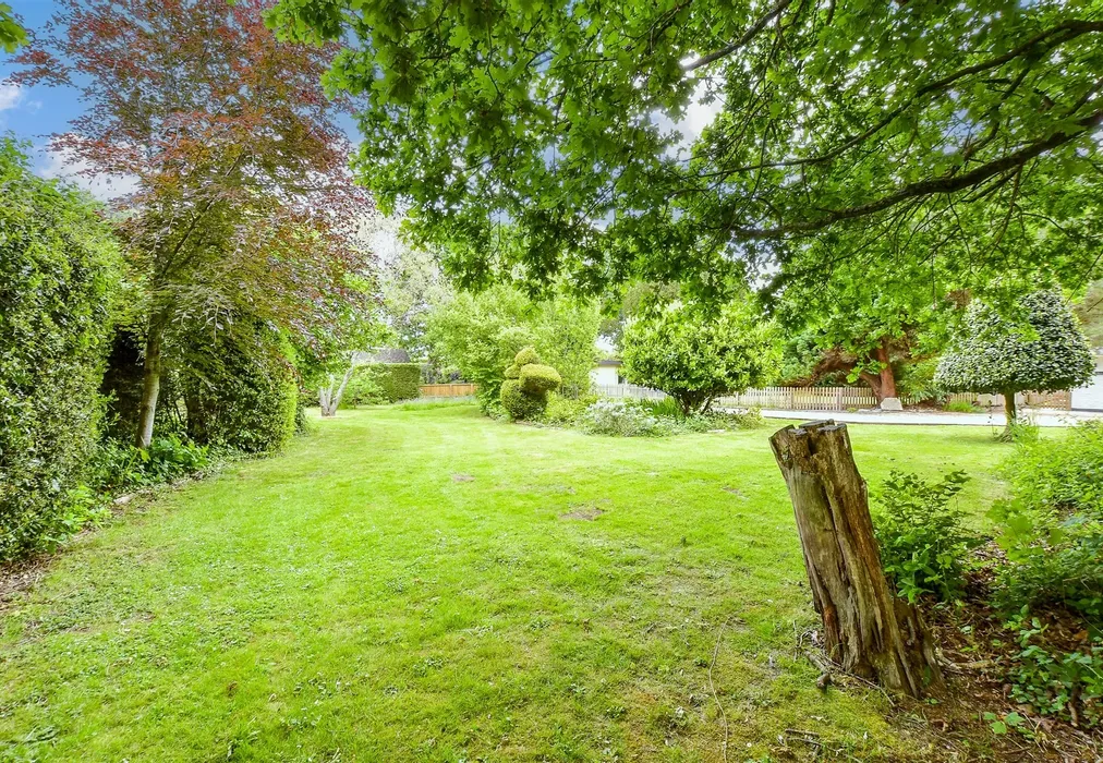 Rear Garden - Halletts Shute, Norton, Yarmouth, Isle of Wight - Wards of Kent