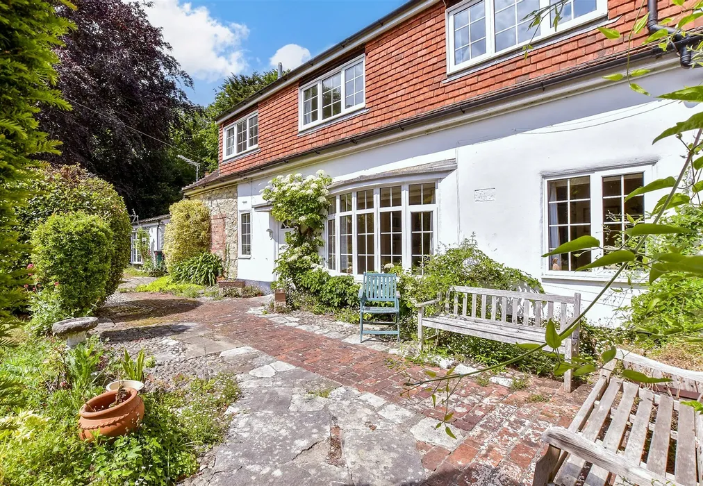 Patio / Decking - Halletts Shute, Norton, Yarmouth, Isle of Wight - Wards of Kent