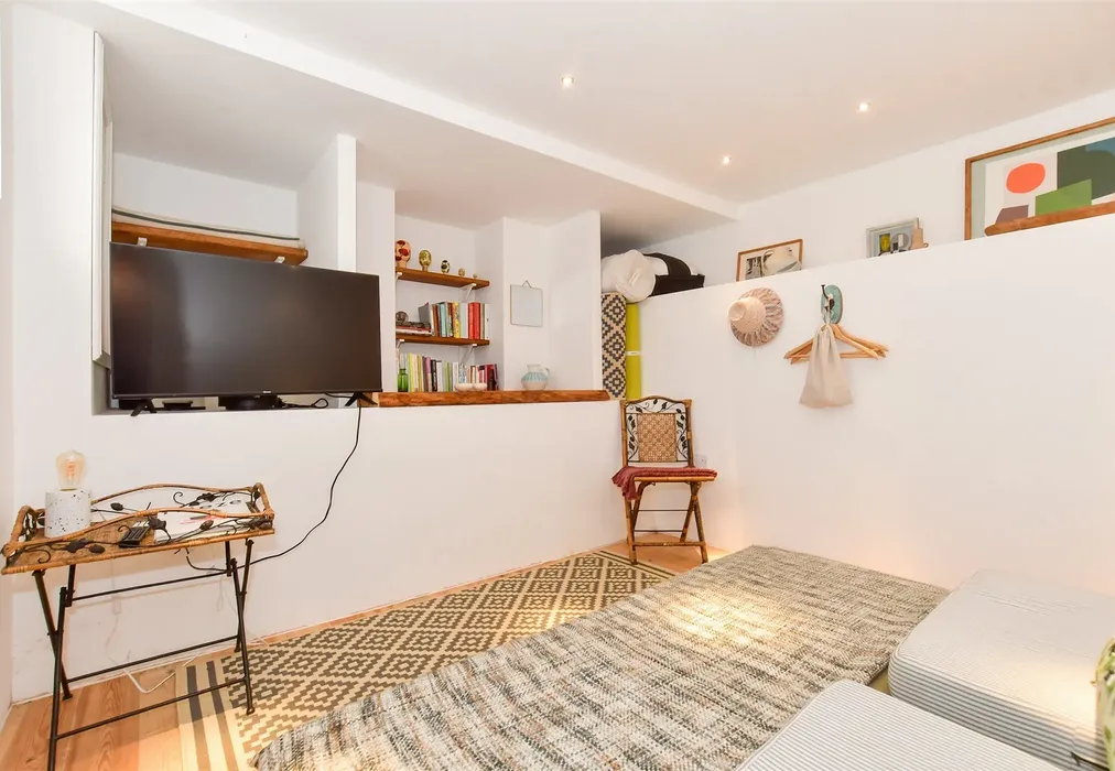 Basement Area - Rodney Street, Ramsgate, Kent - Wards of Kent