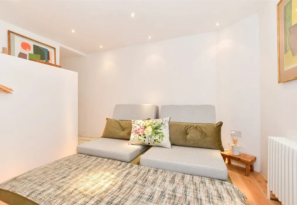 Basement Area - Rodney Street, Ramsgate, Kent - Wards of Kent