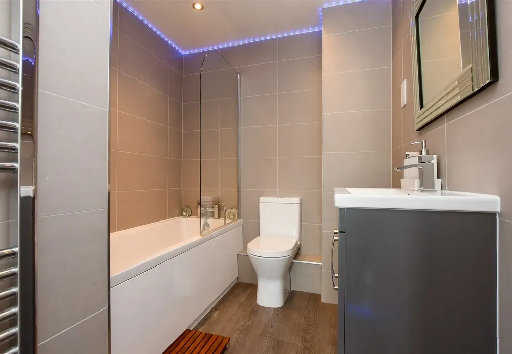 Bathroom - Newbery Close, Caterham, Surrey - Wards of Kent
