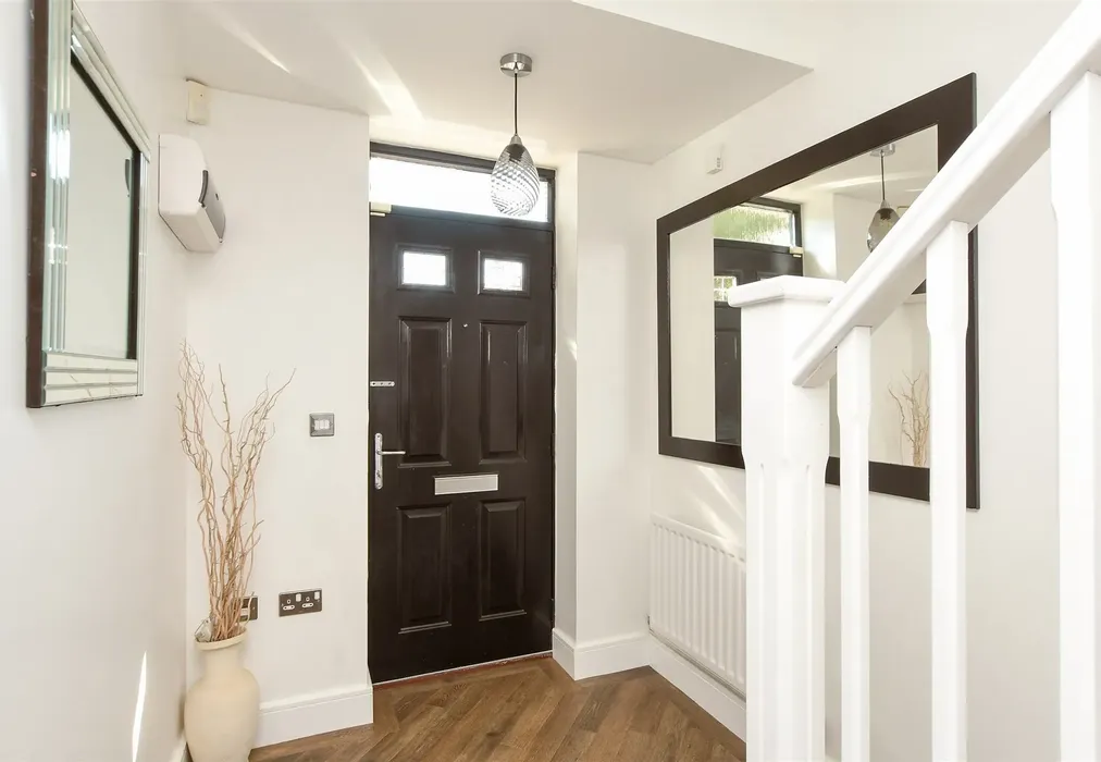 Entrance Hall - Newbery Close, Caterham, Surrey - Wards of Kent