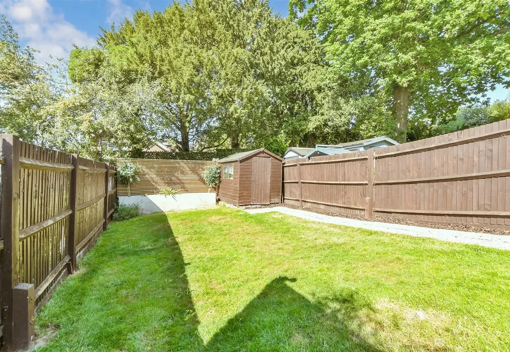 Rear Garden - Newbery Close, Caterham, Surrey - Wards of Kent