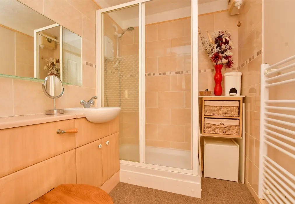 Shower Room - Lordsgrove Close, Tadworth, Surrey - Wards of Kent