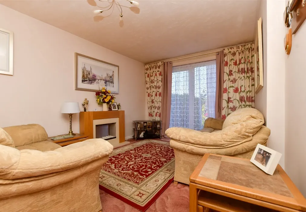 Lounge - Lordsgrove Close, Tadworth, Surrey - Wards of Kent