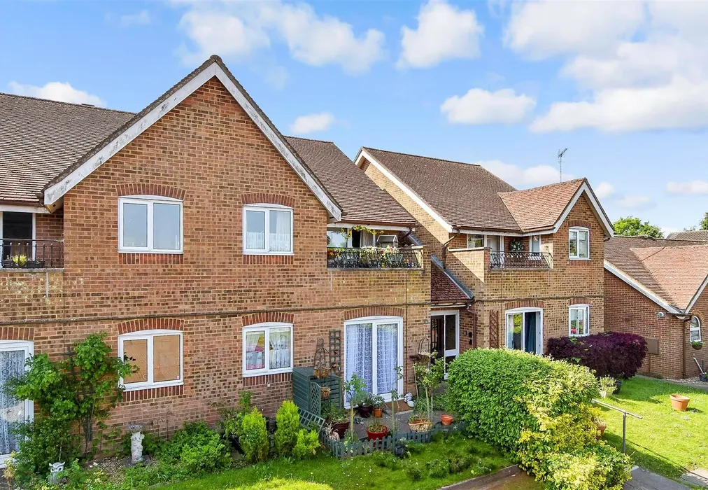 External (Brochure) - Lordsgrove Close, Tadworth, Surrey - Wards of Kent