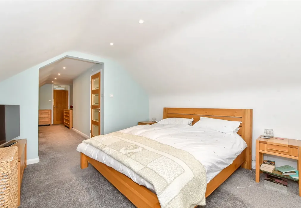 Bedroom 1 - Vinnetrow Road, Chichester, West Sussex - Wards of Kent