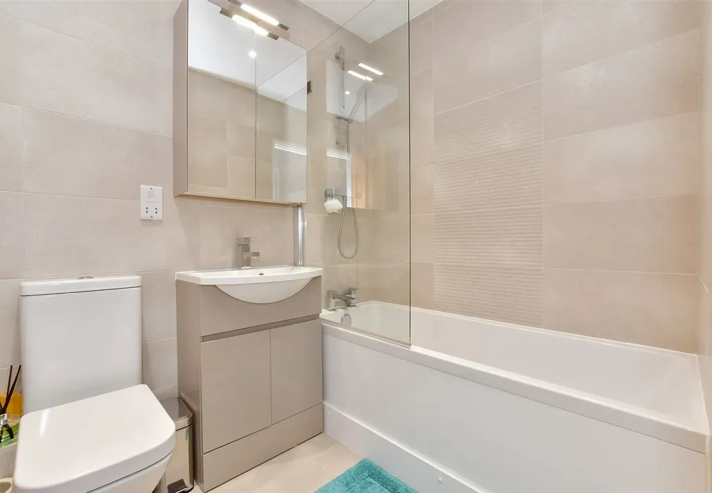 Bathroom - Vinnetrow Road, Chichester, West Sussex - Wards of Kent