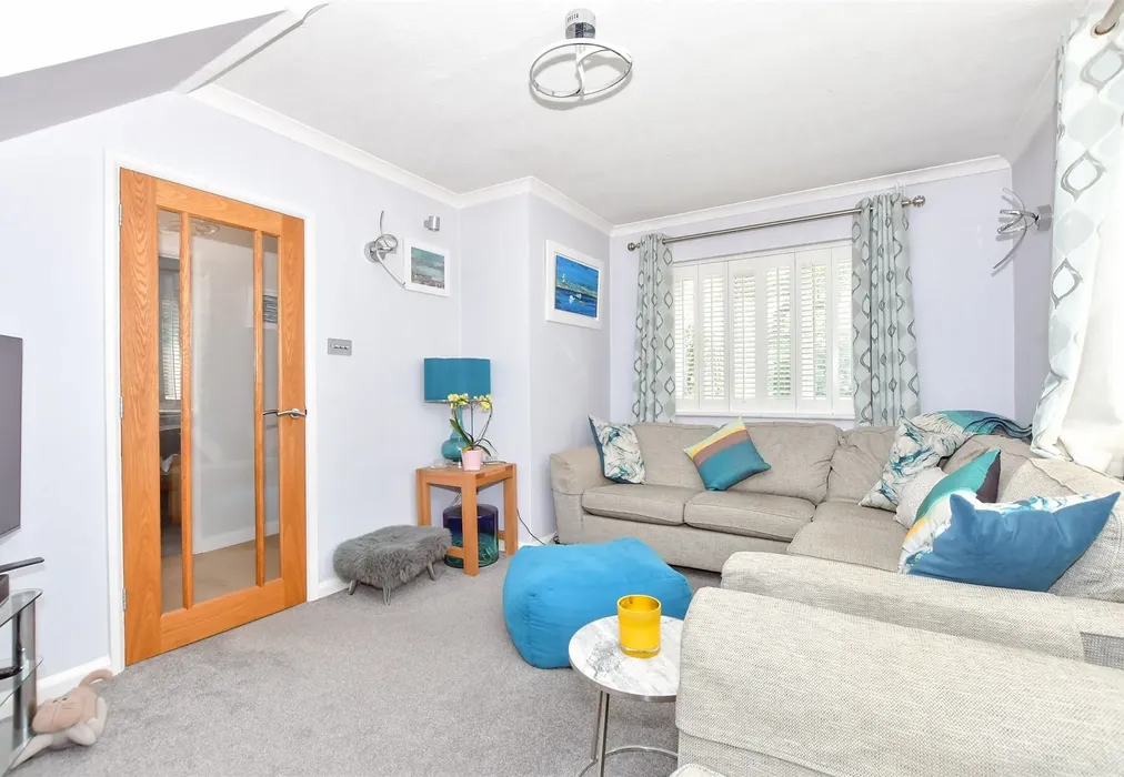 Snug - Vinnetrow Road, Chichester, West Sussex - Wards of Kent