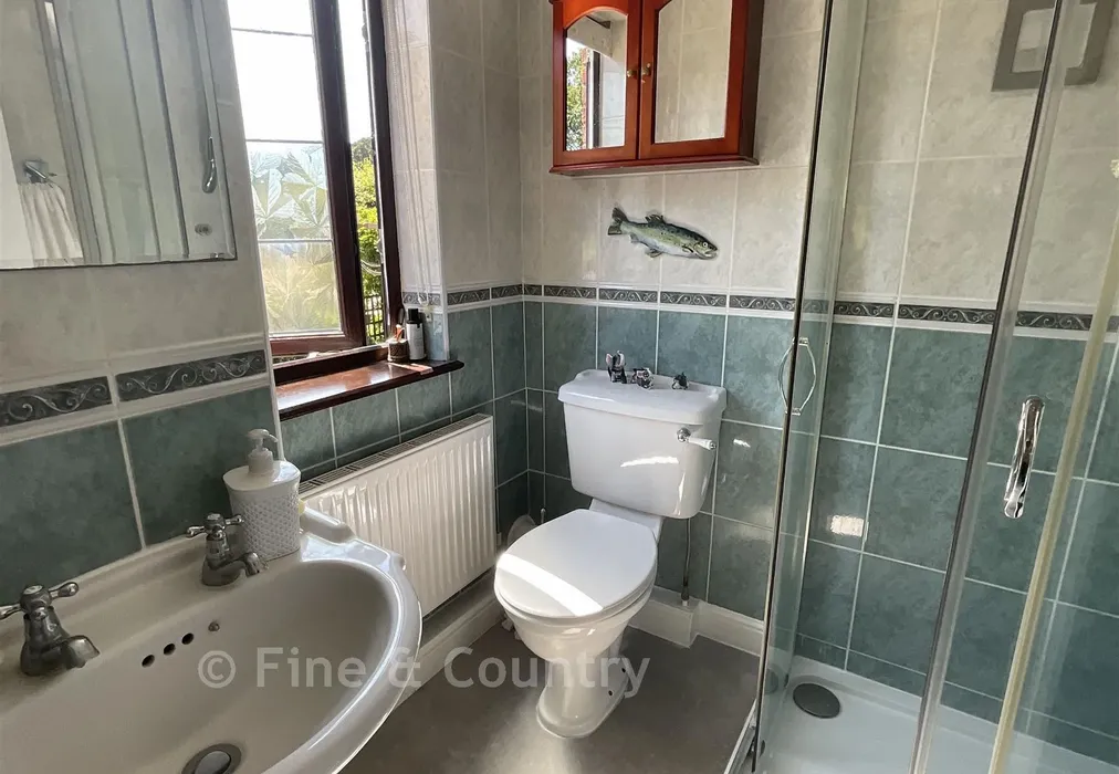 En-Suite Shower Room* - Hill Top, Newchurch, Sandown, Isle of Wight - Wards of Kent