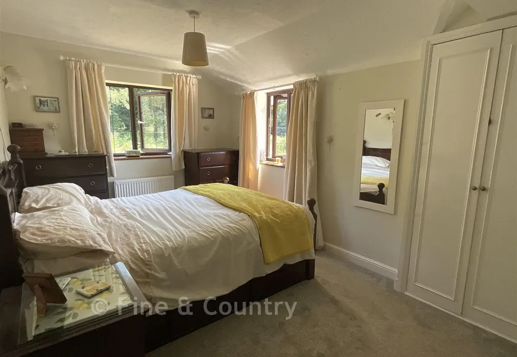 Bedroom 1* - Hill Top, Newchurch, Sandown, Isle of Wight - Wards of Kent