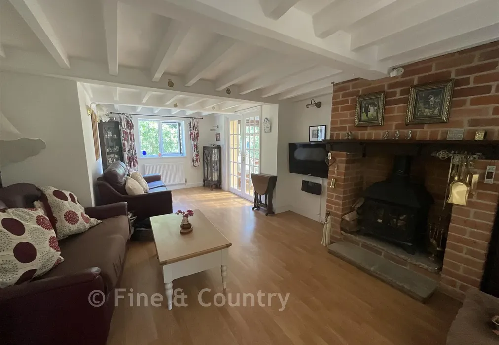 Sitting Room* - Hill Top, Newchurch, Sandown, Isle of Wight - Wards of Kent
