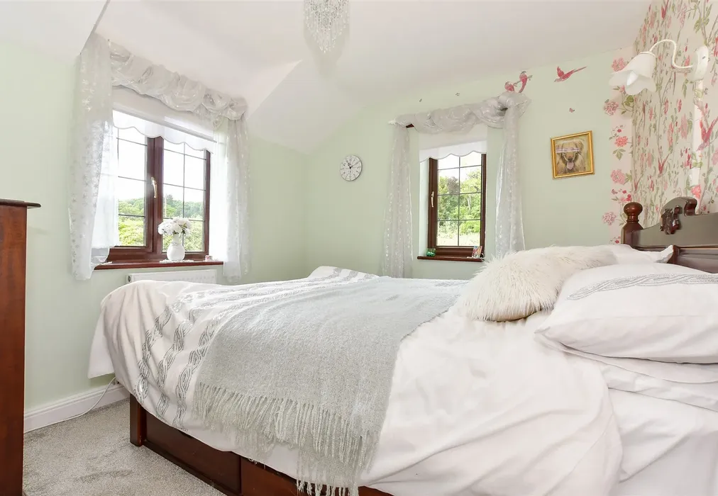 Bedroom 2 - Hill Top, Newchurch, Sandown, Isle of Wight - Wards of Kent