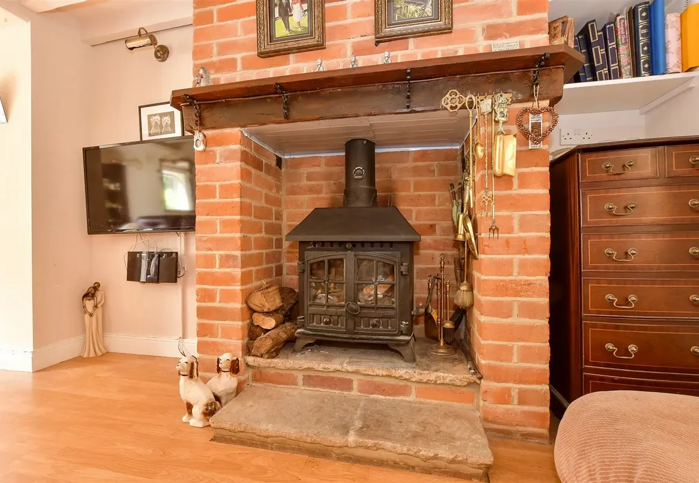 Internal Feature - Hill Top, Newchurch, Sandown, Isle of Wight - Wards of Kent