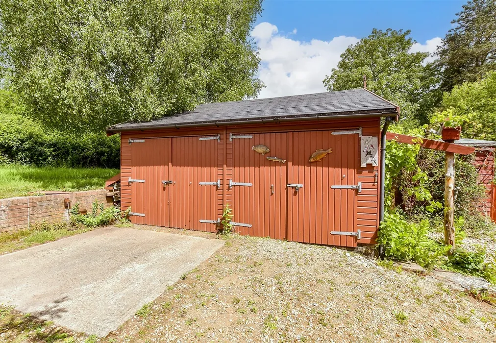 Workshop/Outbuildings - Hill Top, Newchurch, Sandown, Isle of Wight - Wards of Kent