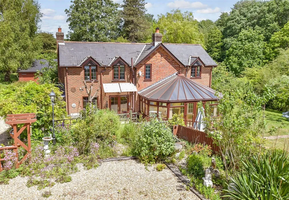 External (Web) - Hill Top, Newchurch, Sandown, Isle of Wight - Wards of Kent