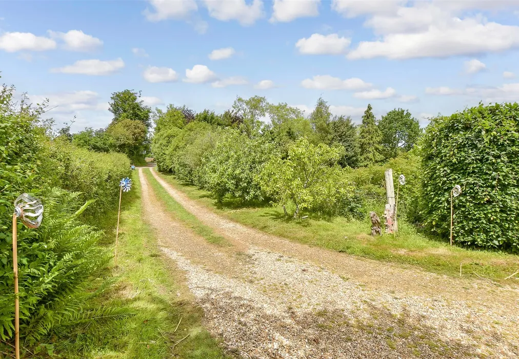 Driveway/Parking - Hill Top, Newchurch, Sandown, Isle of Wight - Wards of Kent