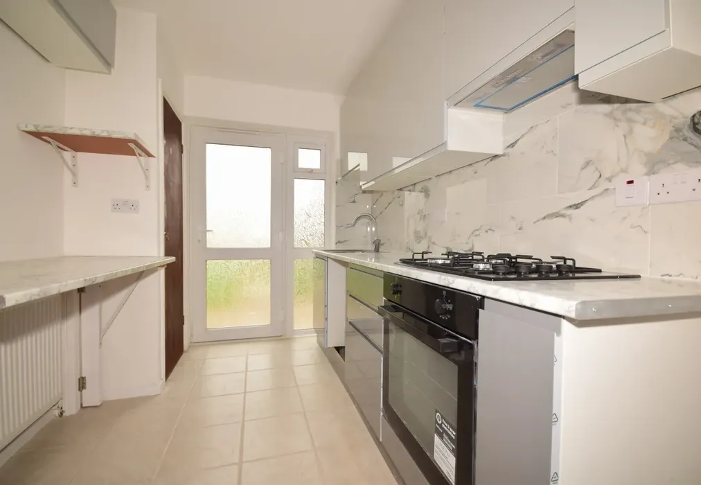 kitchen - Beaumont Drive Northfleet DA11 - Wards of Kent