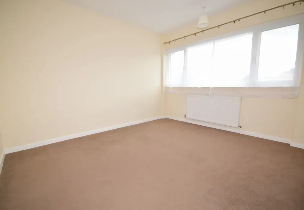 bed 2 - Beaumont Drive Northfleet DA11 - Wards of Kent