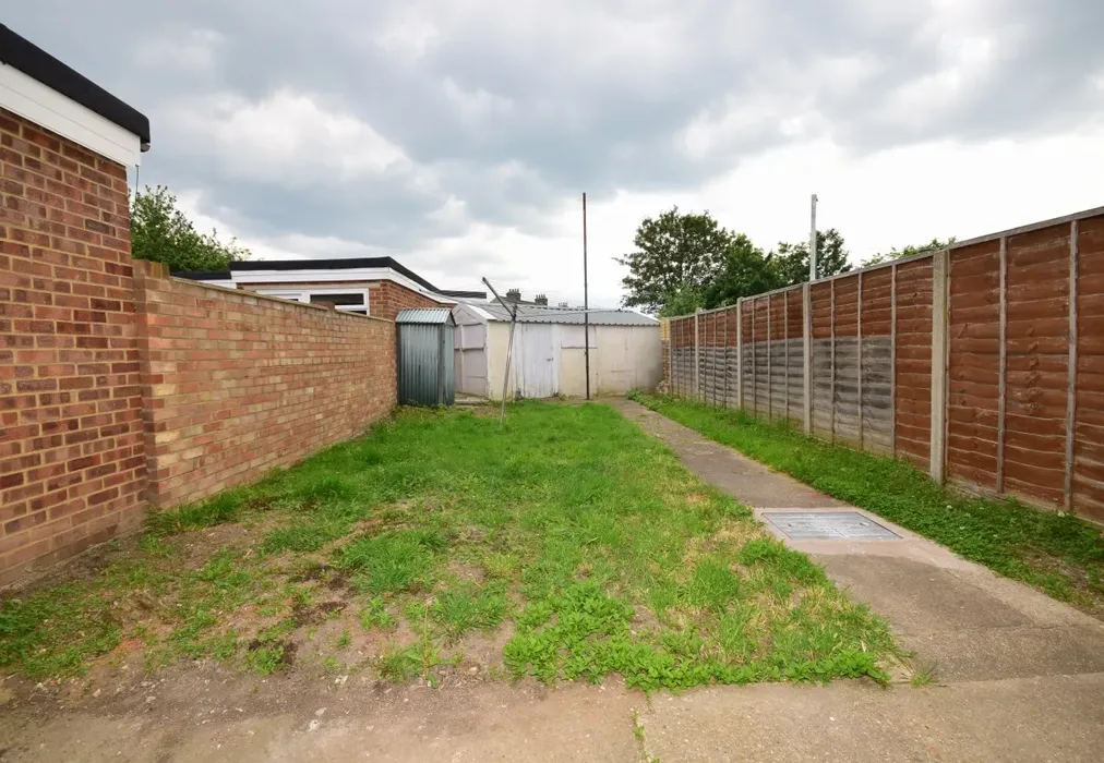 garden - Beaumont Drive Northfleet DA11 - Wards of Kent