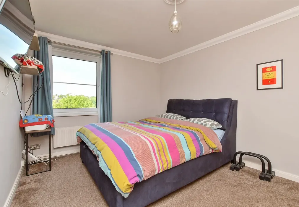 Bedroom 1 - Preston Park Avenue, Brighton, East Sussex - Wards of Kent