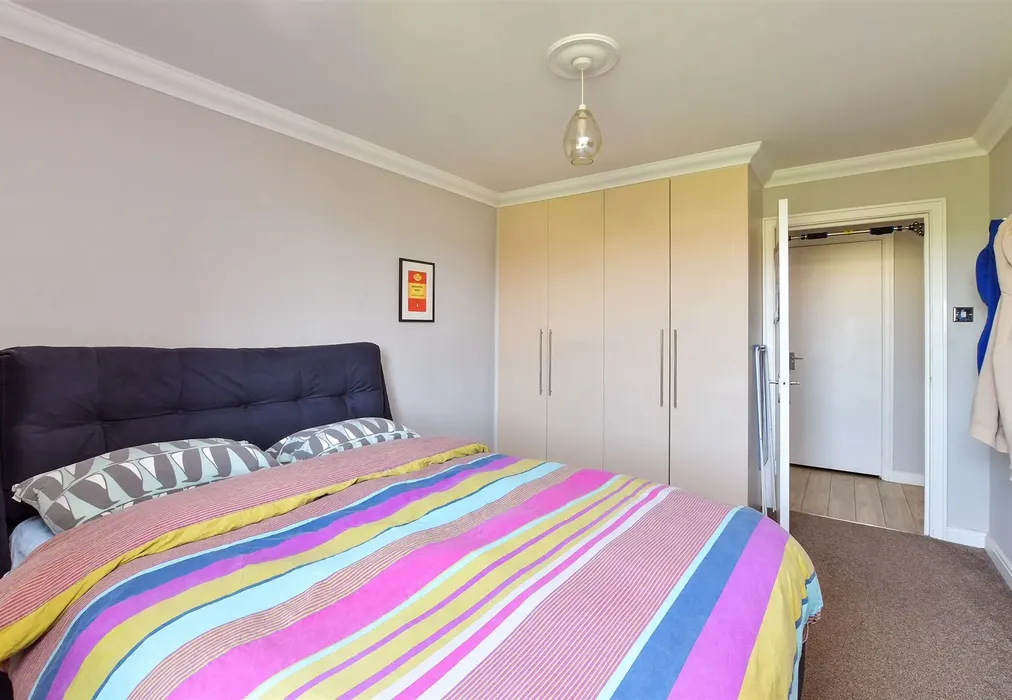 Bedroom 1 - Preston Park Avenue, Brighton, East Sussex - Wards of Kent