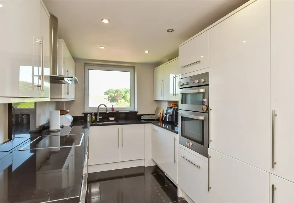 Kitchen - Preston Park Avenue, Brighton, East Sussex - Wards of Kent
