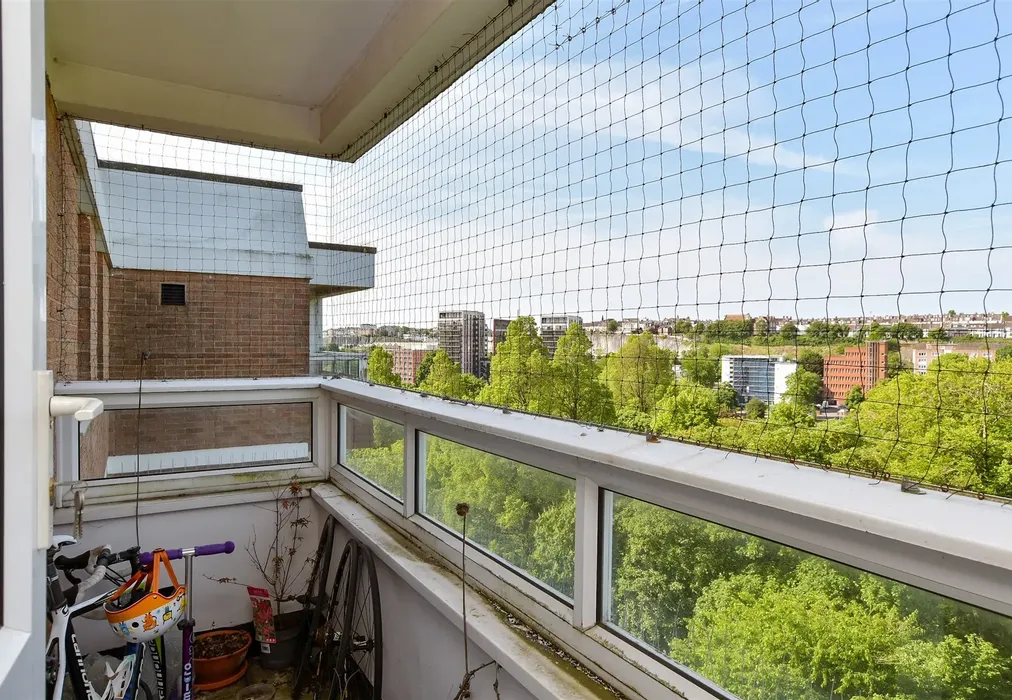 Balcony - Preston Park Avenue, Brighton, East Sussex - Wards of Kent