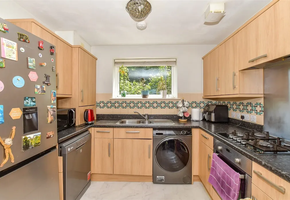 Kitchen - Medway Road, Tunbridge Wells, Kent - Wards of Kent
