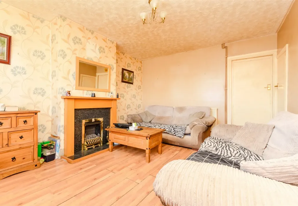 Lounge - Mount Road, Chatham, Kent - Wards of Kent
