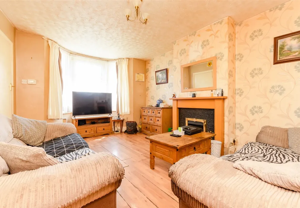 Lounge - Mount Road, Chatham, Kent - Wards of Kent