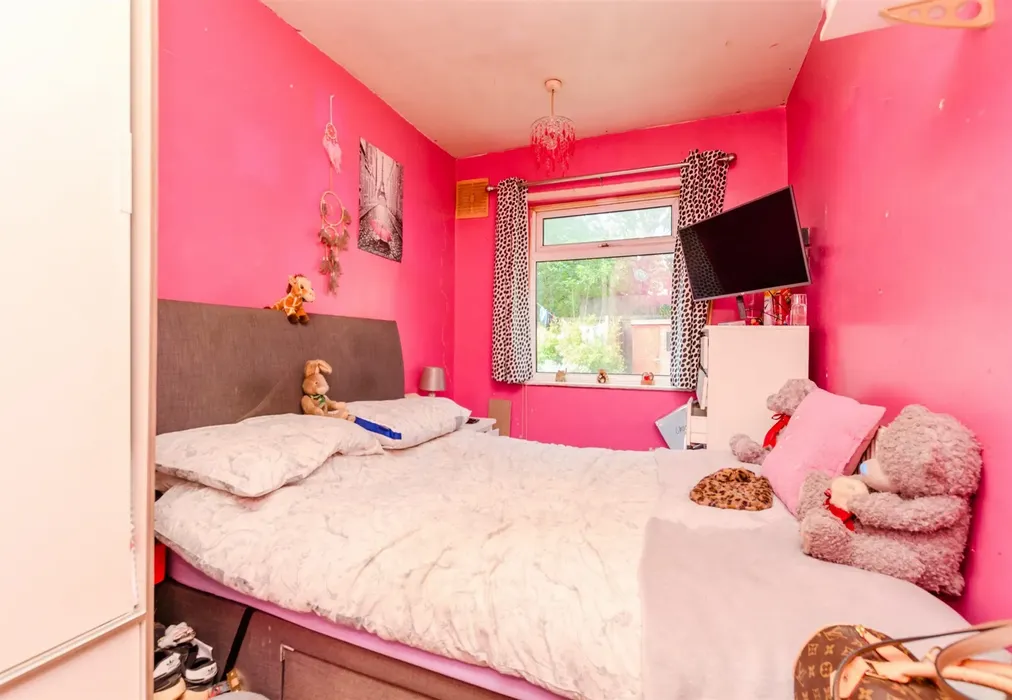 Bedroom 2 - Mount Road, Chatham, Kent - Wards of Kent