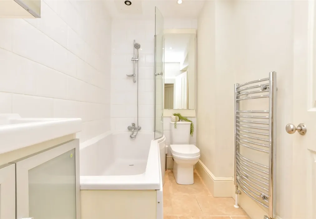 Bathroom - Edgar Road, Cliftonville, Margate, Kent - Wards of Kent