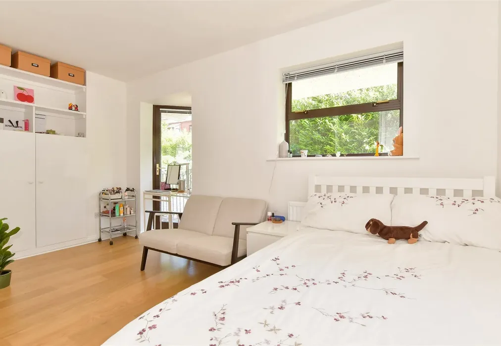Bedroom 2 - Esplanade, Rochester, Kent - Wards of Kent