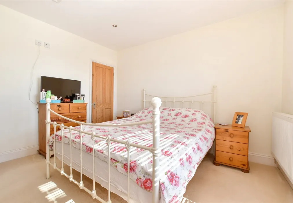 Bedroom 1 - Marlborough Road, Elmfield, Ryde, Isle of Wight - Wards of Kent