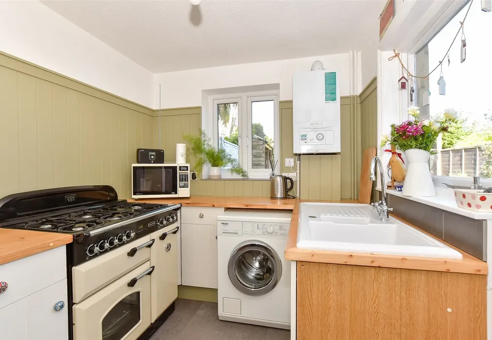 Kitchen - Marlborough Road, Elmfield, Ryde, Isle of Wight - Wards of Kent
