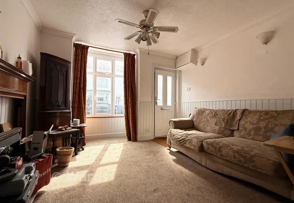 Lounge - Regent Street, Whitstable, Kent - Wards of Kent