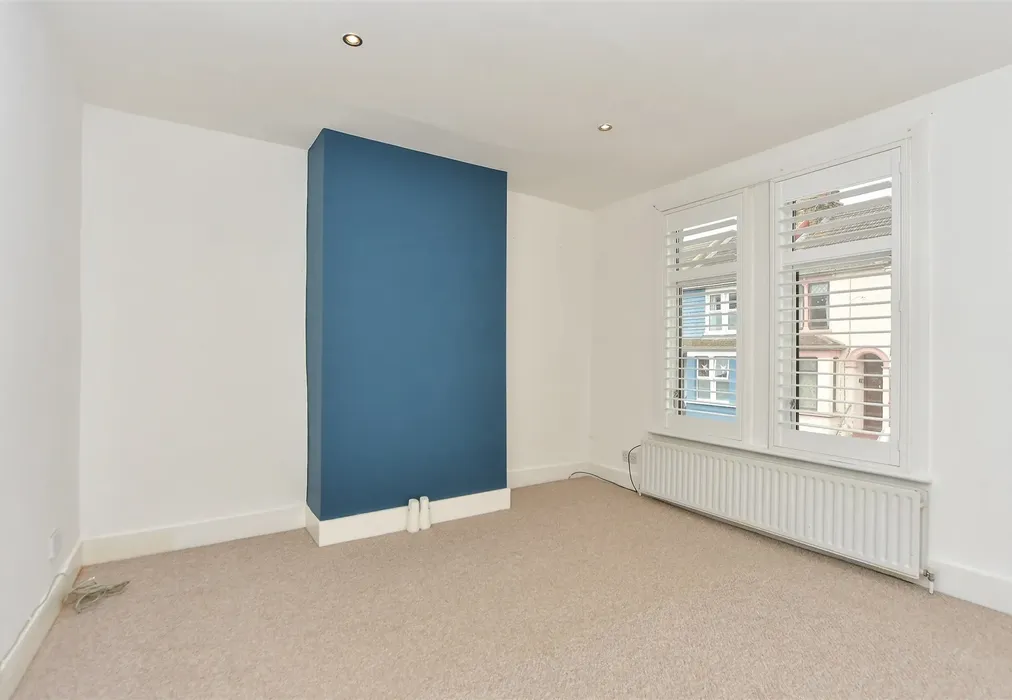Bedroom 1 - Castle Avenue, Rochester, Kent - Wards of Kent