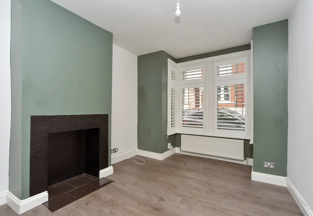 Lounge - Castle Avenue, Rochester, Kent - Wards of Kent