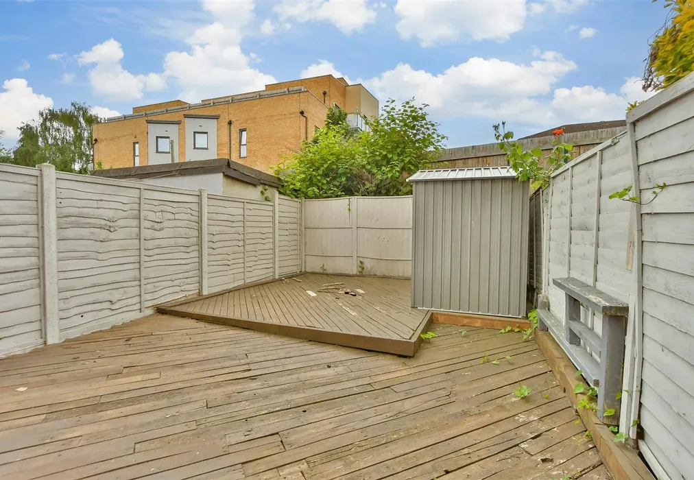 Rear Garden - Castle Avenue, Rochester, Kent - Wards of Kent