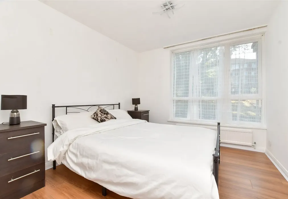 Bedroom 2 - Basinghall Gardens, Sutton, Surrey - Wards of Kent