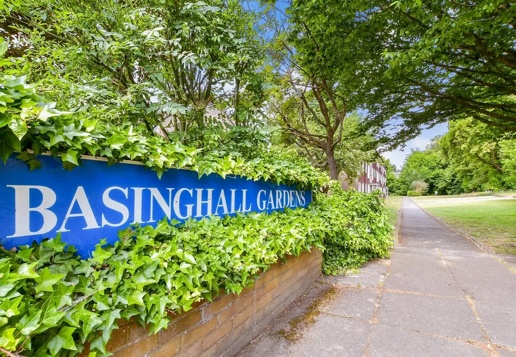 External Lifestyle Photograph - Basinghall Gardens, Sutton, Surrey - Wards of Kent