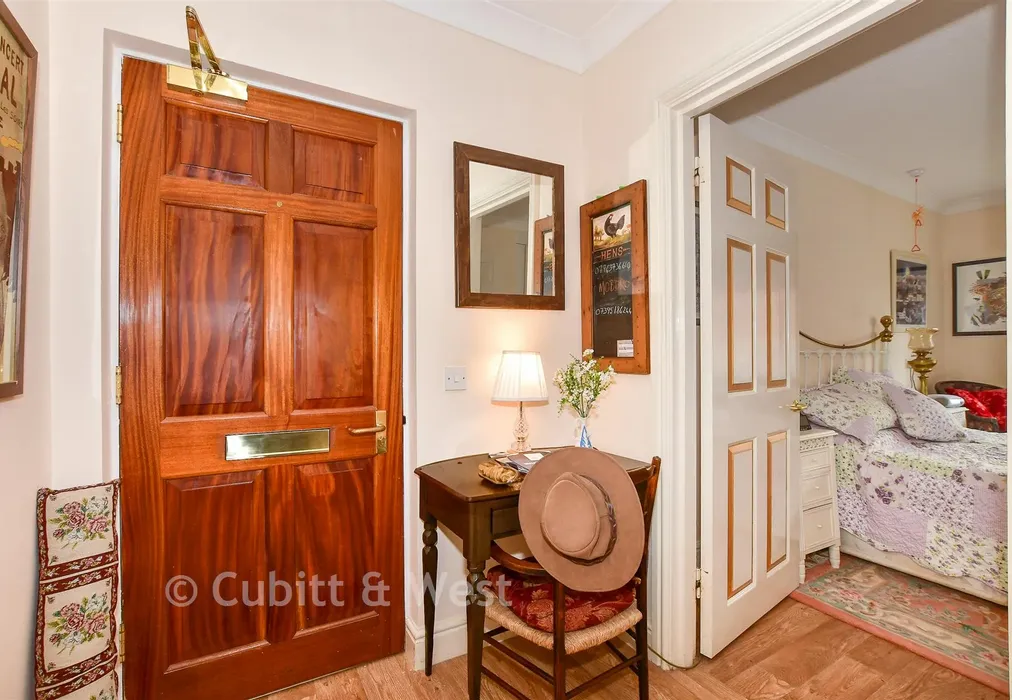 Hallway - Alma Road, Reigate, Surrey - Wards of Kent